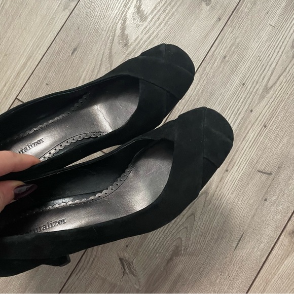 Naturalizer Black Suede Heels Size 6M - Picture 7 of 11